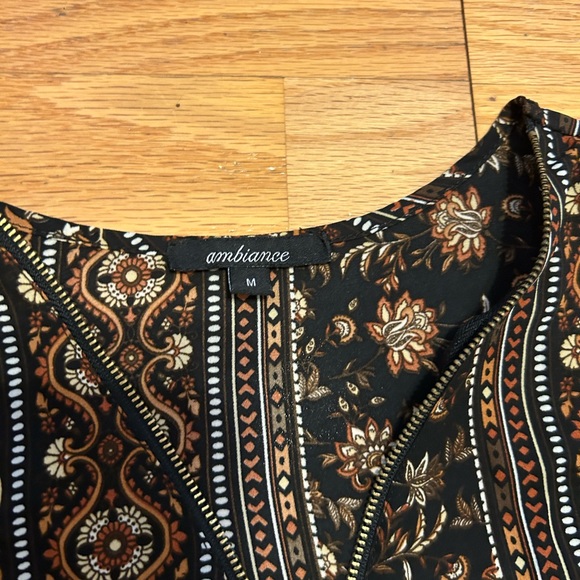 2 Pre-owned women’s tops. - Picture 4 of 7